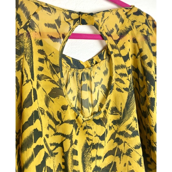 Mustard and Black Sheer Cropped Blouse with Open Back - Picture 2 of 3